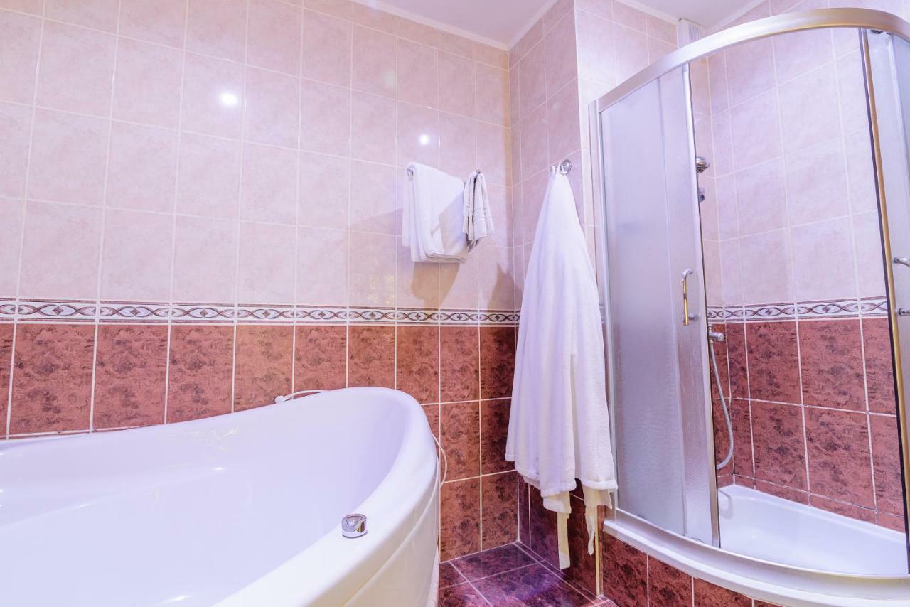 Hotel Complex Vizit Kozyn エクステリア 写真